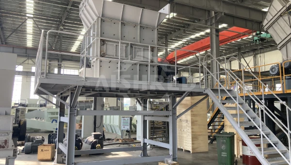 用于生活垃圾和轻型包装的垃圾破袋机