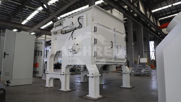 小型自动单轴撕碎机：强劲撕碎，一机多用，赋能多元废料高值回收