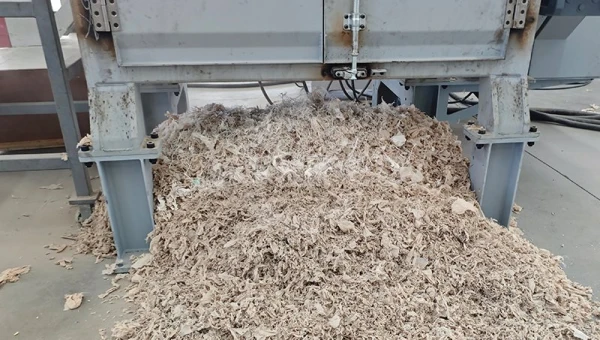 编织袋/吨袋破碎料多少钱一吨？需要怎样的撕碎机？