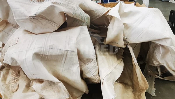 编织袋/吨袋破碎料多少钱一吨？需要怎样的撕碎机？