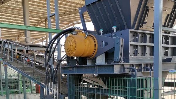 玻璃钢破碎机，废玻璃钢处置用什么设备？