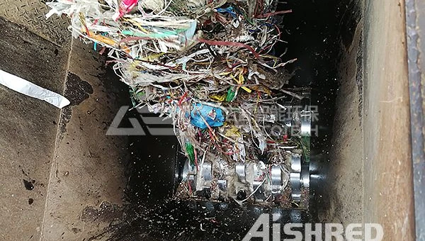 绞绳破碎处理用什么设备？