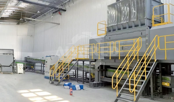 定制单轴粉碎机+磁选设备助力阿联酋客户实现PP/PS塑料衣架回收