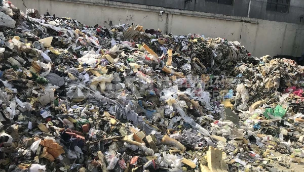 2000型双轴剪切撕碎机能将生活垃圾破碎至50mm以下吗？实测告诉你真相